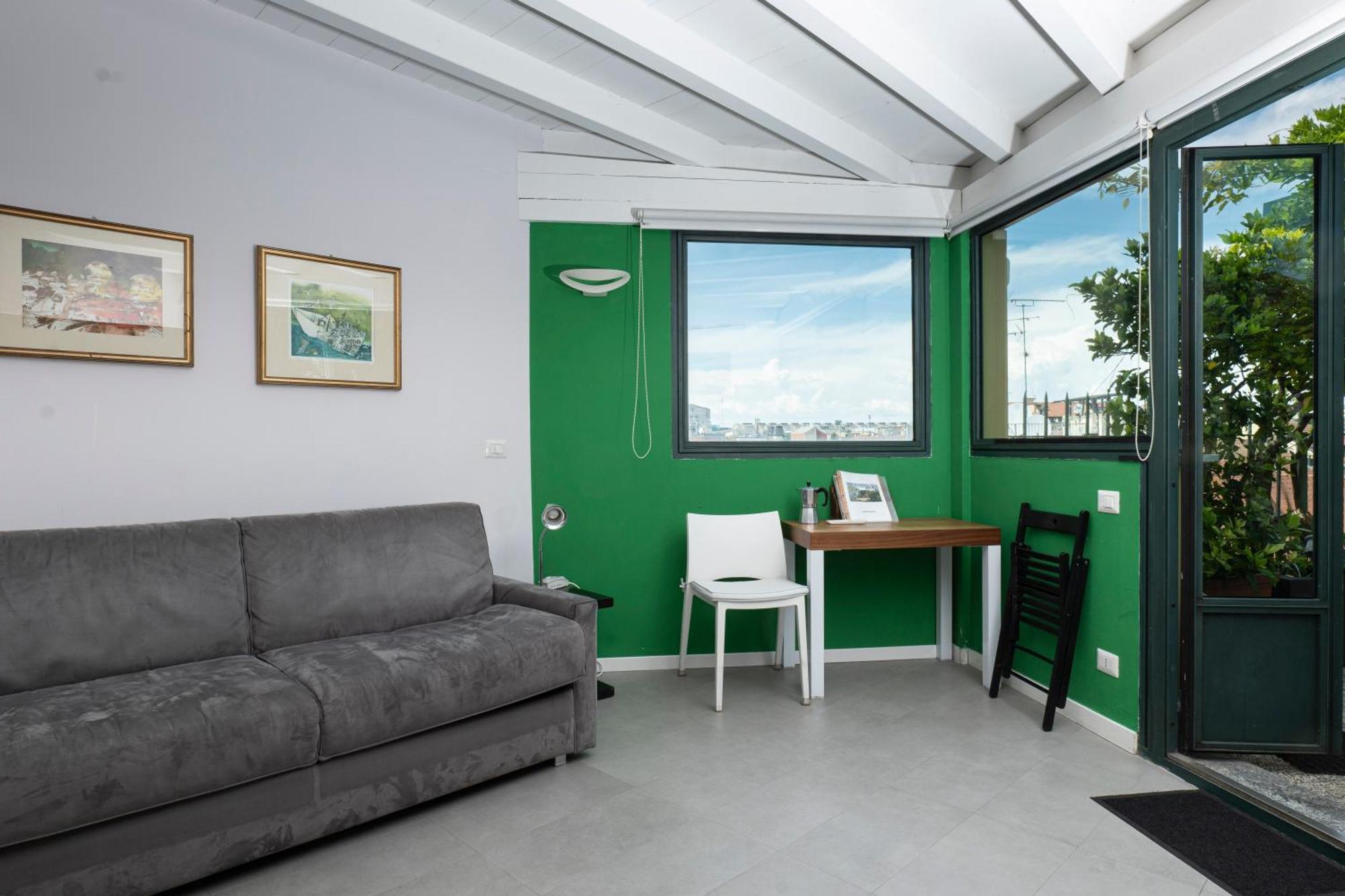 Dream Garden Center On Subway 10 Guest Apartment